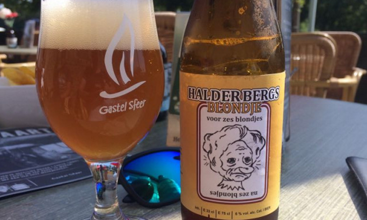 een lekker glas Halderbergs Blondje op het terras.